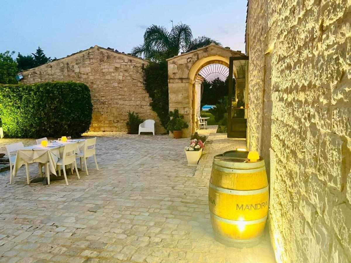 Torre Dantona Country Suites Pozzallo Exteriör bild
